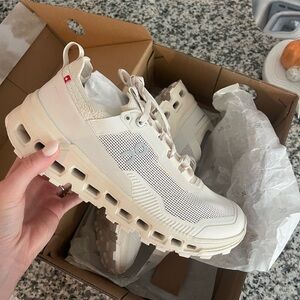 Cloudultra 2 Shoes in Dew/Moon. Women’s size 8. New in Box.